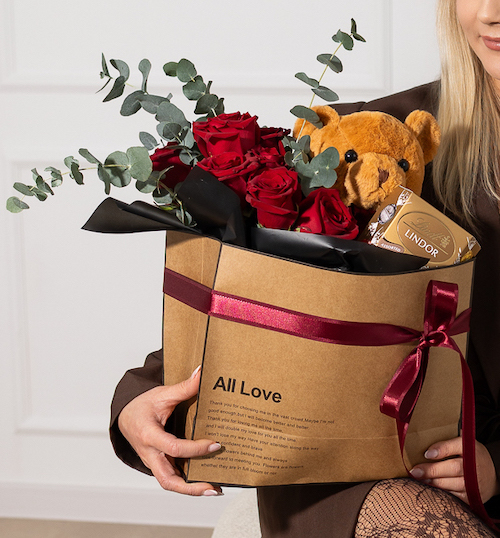 Kompozycja Prezentowa Czerwone Róże x Miś x Praliny Lindt - kwiaty w pudełkach - obrazek 2