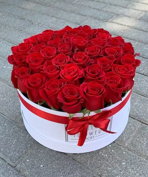 Czerwone róże w białym mega boxie - kwiaty w pudełku | flower box