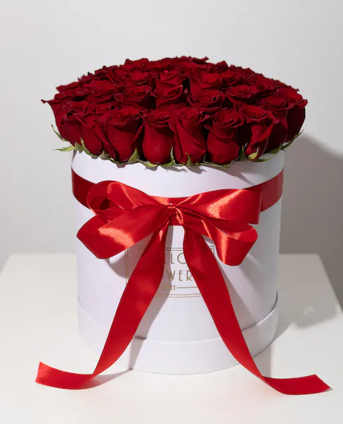 Czerwone róże w białym welurowym GIGA boxie - kwiaty w pudełku | flower box 40 róż